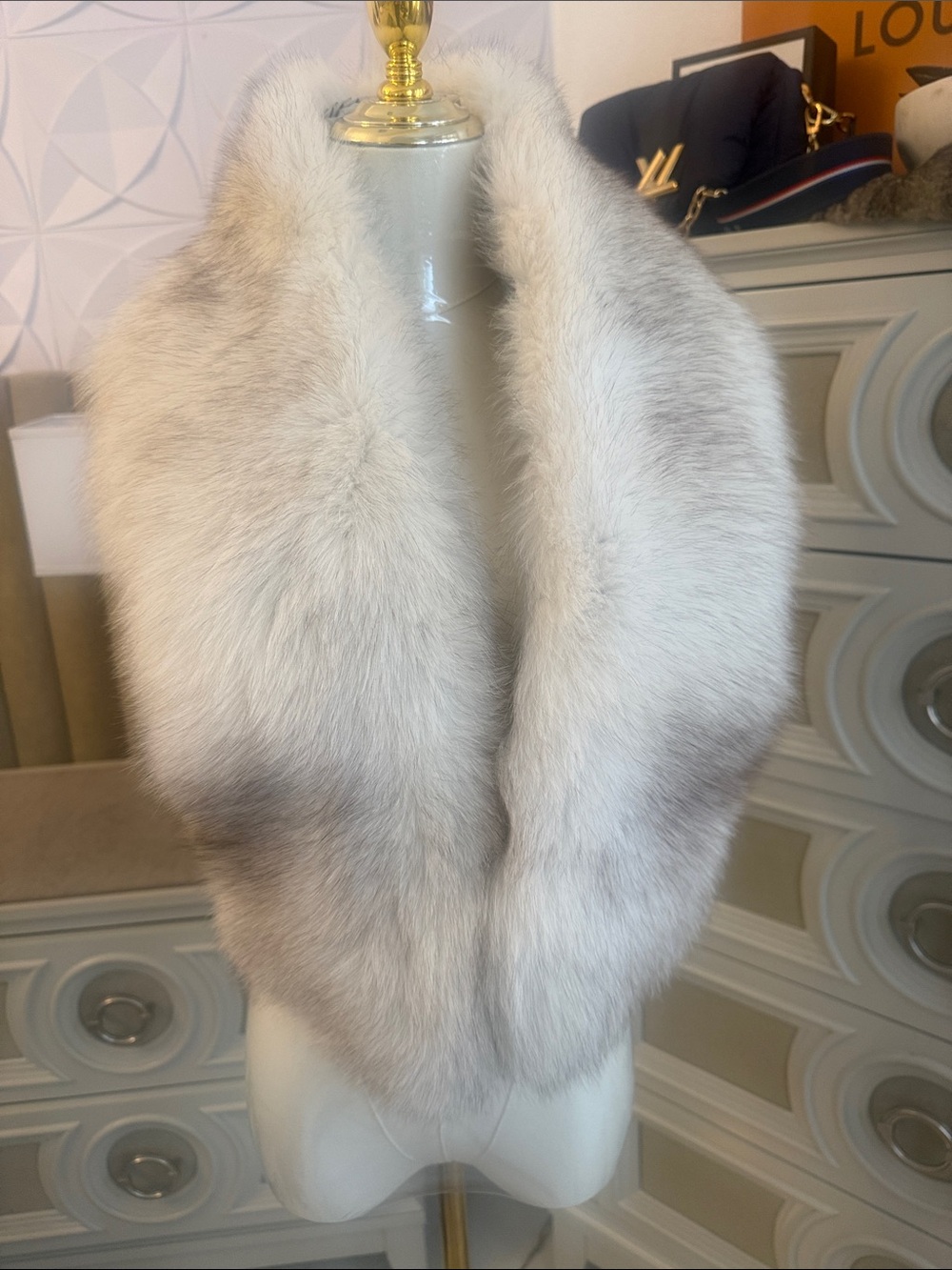 Saga fox fur blue fox